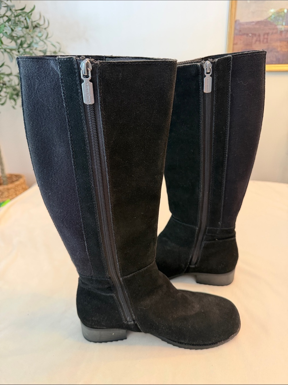 Comfy Moda Black Suede Knee-High Heeled Boots w/ Sherpa Footbed, sz 8 - Picture 5 of 14